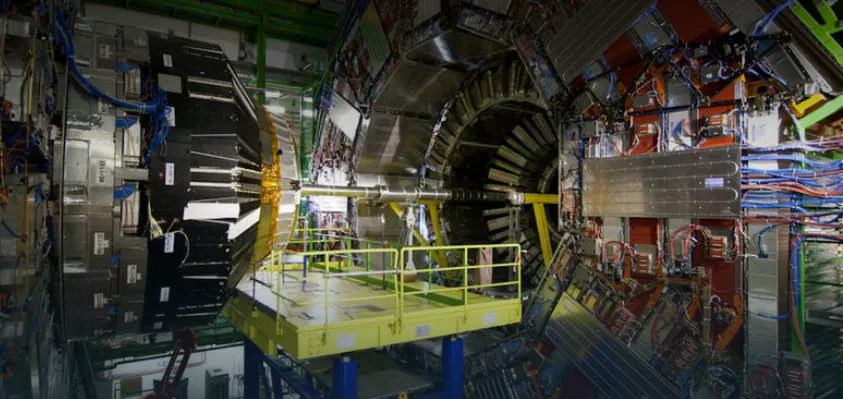 De 17-jarige Julie uit Lede mocht in Zwitserland stage lopen bij het CERN, de Europese Raad voor Kernonderzoek